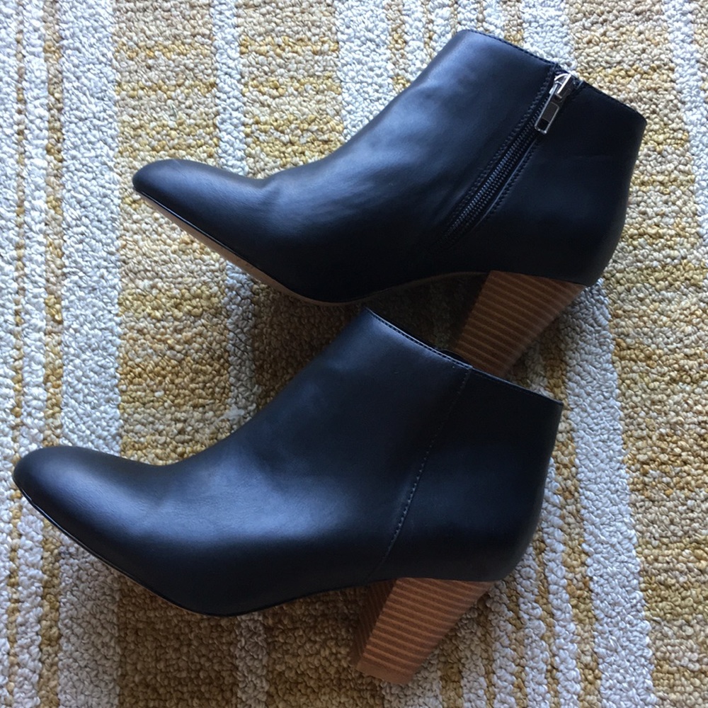 Ann Taylor Loft Black Booties
